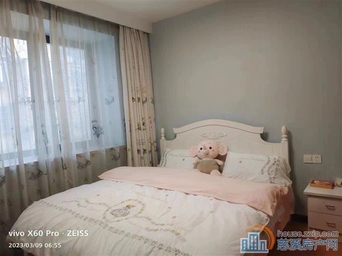 百合家园4楼90平+储藏间精装修拎包入住