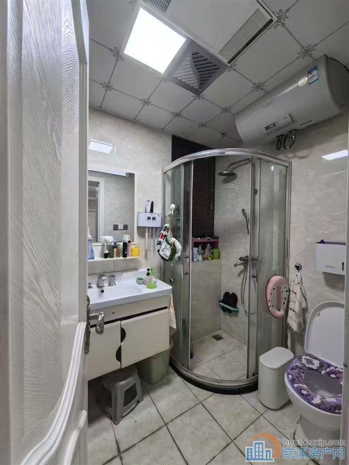 界牌新村电梯房89平2室精装2年到