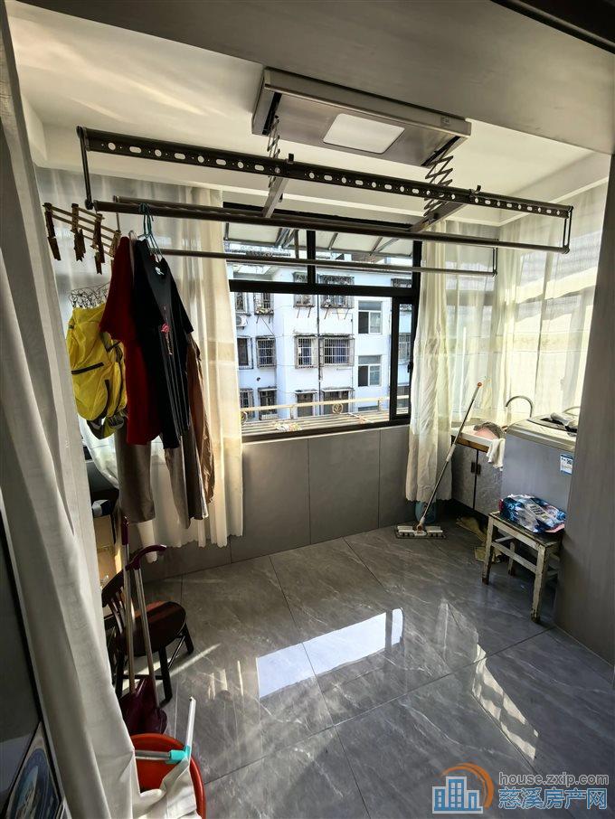 城东新村69平118万精装挺好4楼