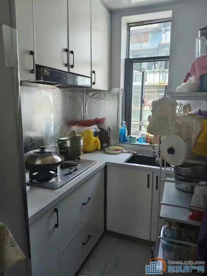 市区金山菜场旁金棉小区3楼精装修有储藏间