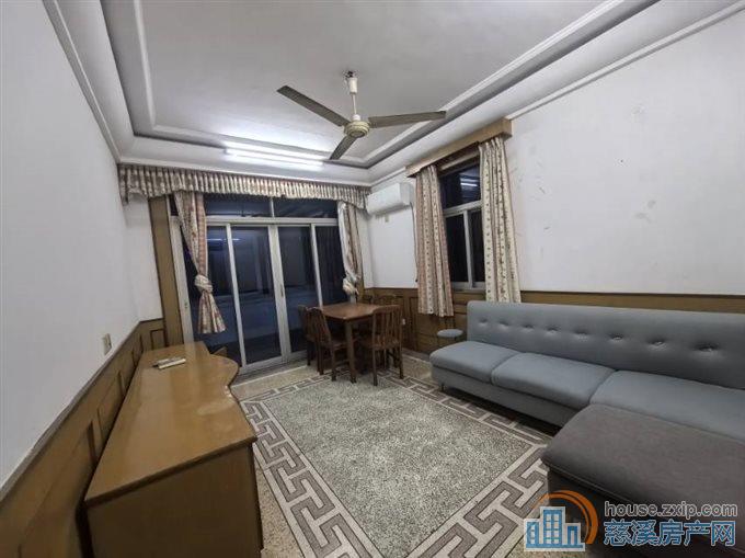 出租【城东新村】5楼多套房源1100-1400元每月，家具家电齐全，拎包入住