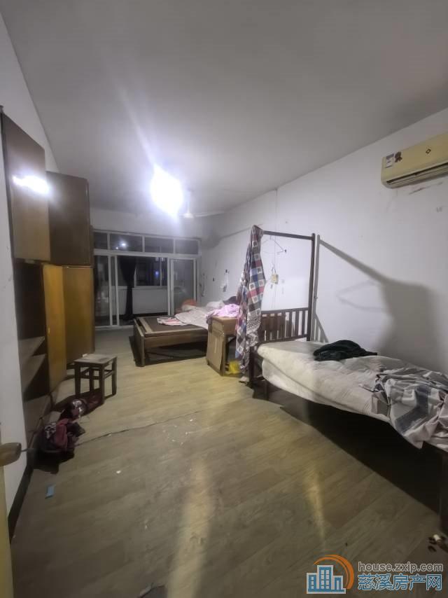 出租【大润发】附近北二环石桥头路口5楼90平方有架空层，每个月800元