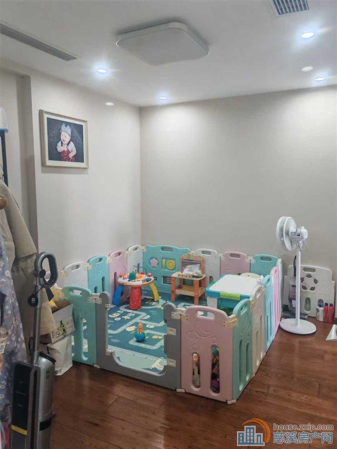 恒厚阳光城 3房1卫精装
