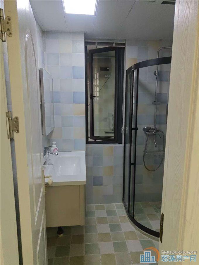 宗汉街道精装修三开间朝南 南池东区