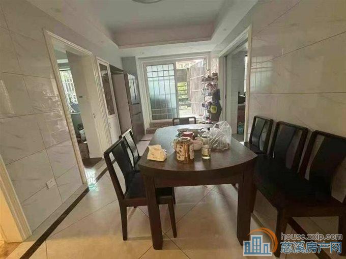 枫华富地134平三间朝南三房精装158万