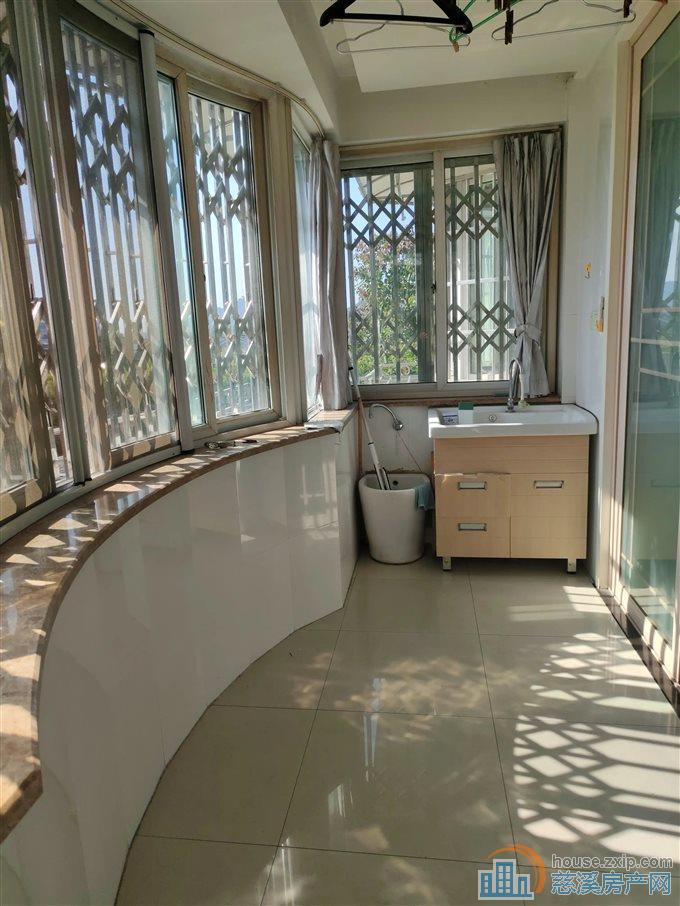 东兴苑南区137平145万带车位