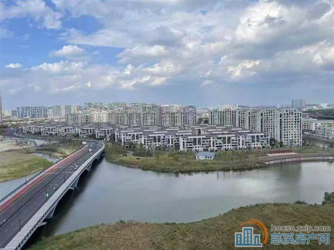 观湖佳苑93平湖景房精装140万层佳