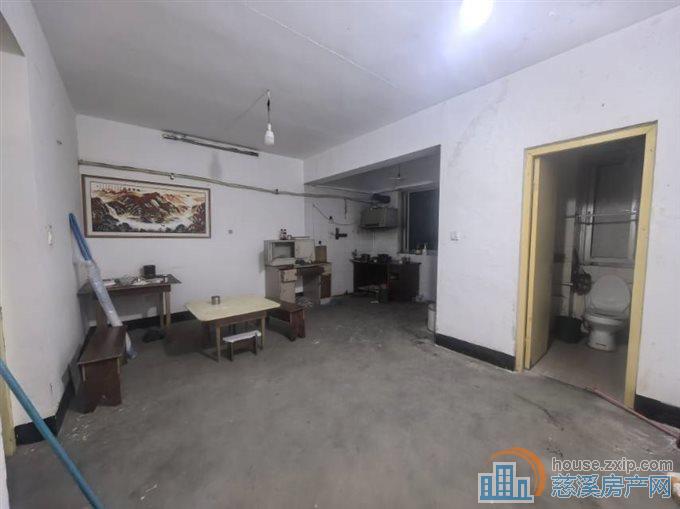 出租【大润发】附近北二环石桥头路口5楼90平方有架空层，每个月800元