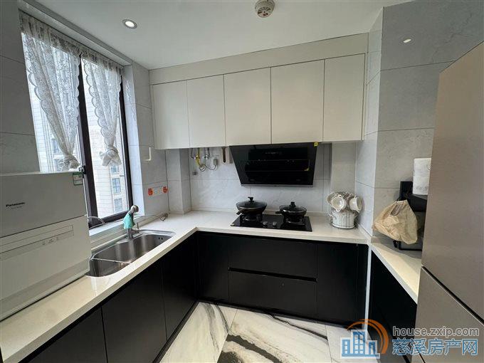 恒泰嘉景园 精装120平方155万带车位