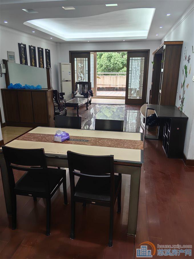 安信商住楼精装三室二卫2800元/月