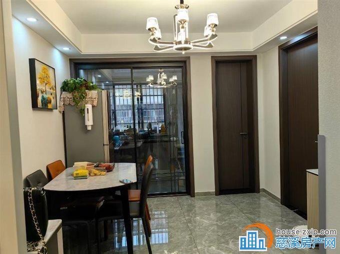 金山南区3楼74平精装修95万