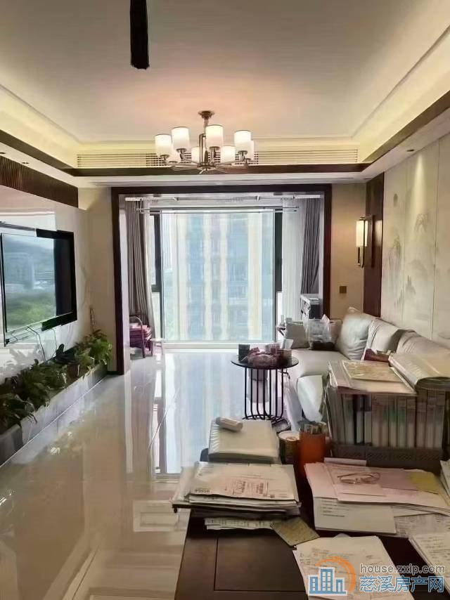 江畔壹号精装101平十车位一间
