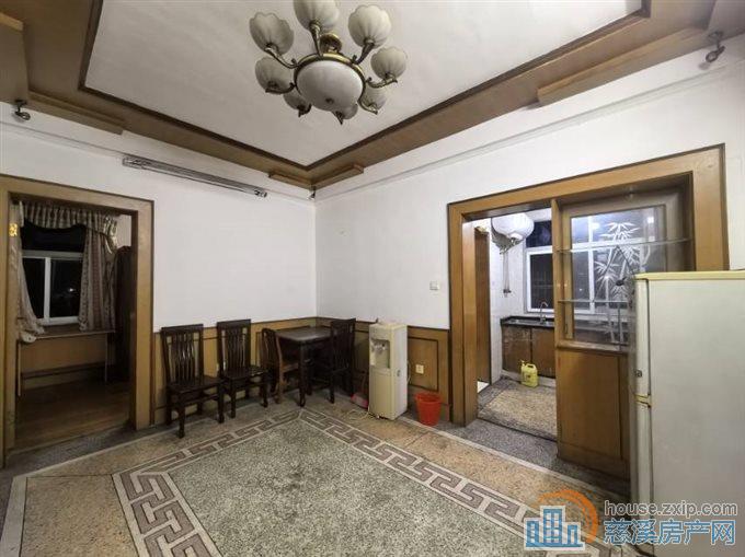 出租【城东新村】5楼多套房源1100-1400元每月，家具家电齐全，拎包入住