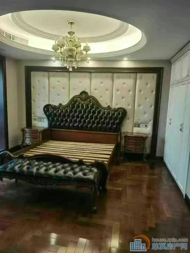 嘉景园电梯房183平中间层豪装228万