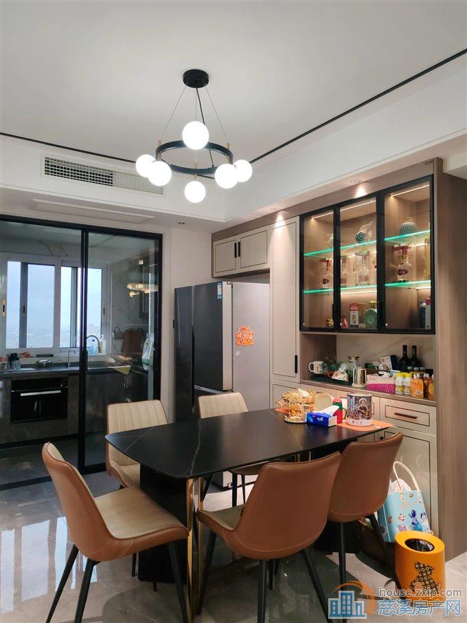 俯院江南北区126平198万精装好房