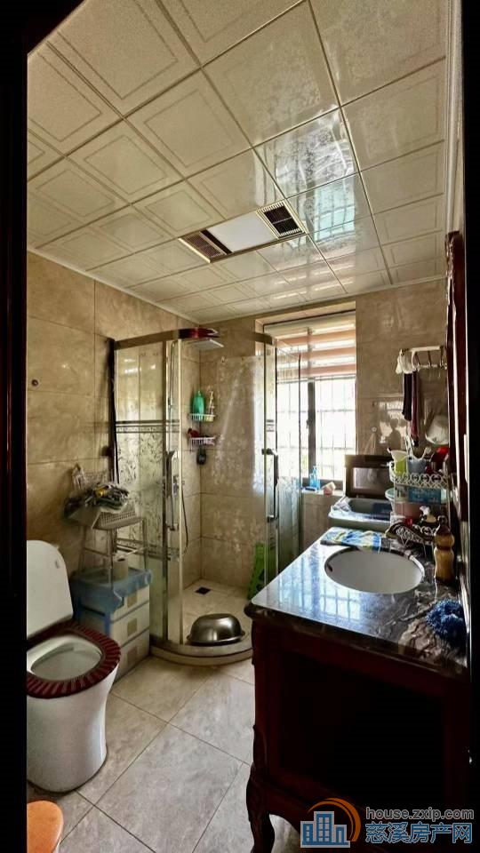 金山新村多层2楼85平架空层91万