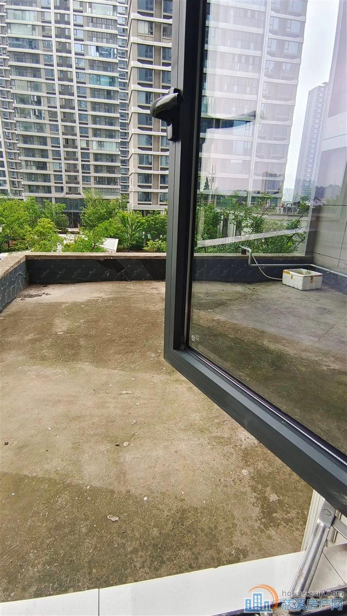 悦未来 简单清爽装修 边套送露台