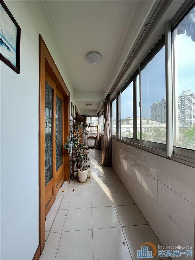 虞波花园141平155万黄金楼层