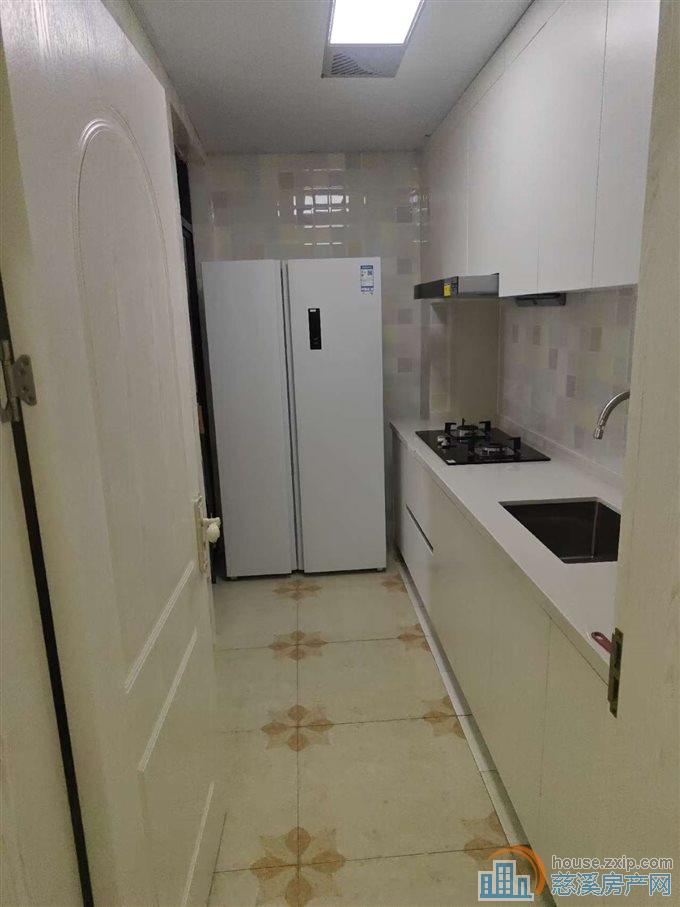 宗汉街道精装修三开间朝南 南池东区