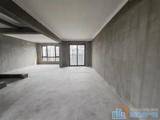 江滨之城 141平 162.8万 东边套