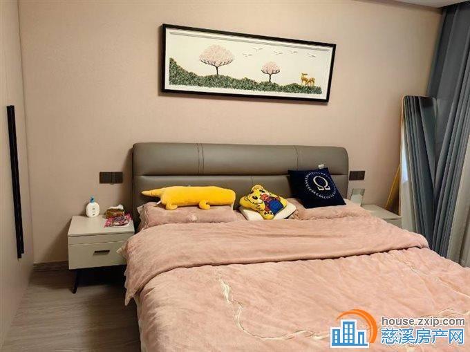 金山南区3楼74平精装修95万