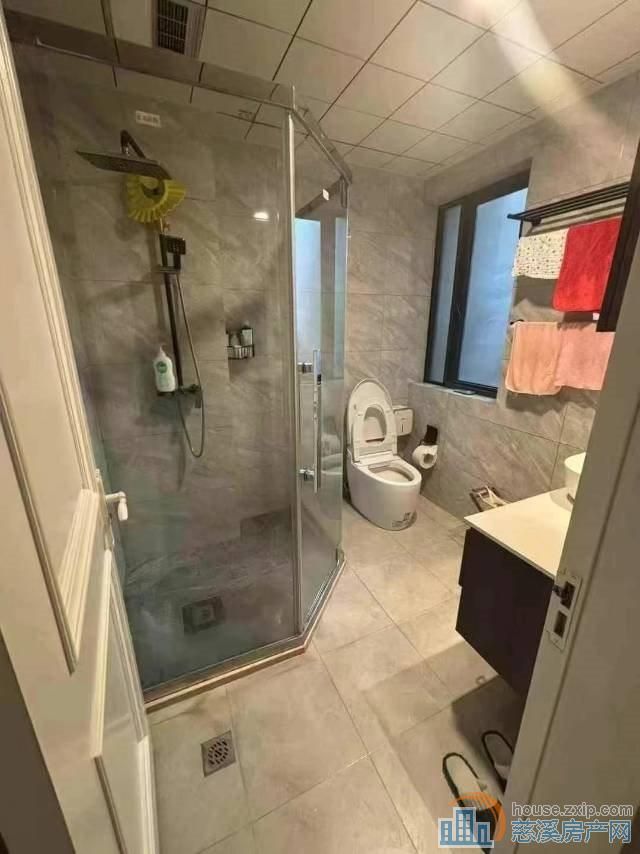 枫华富地134平三间朝南三房精装158万