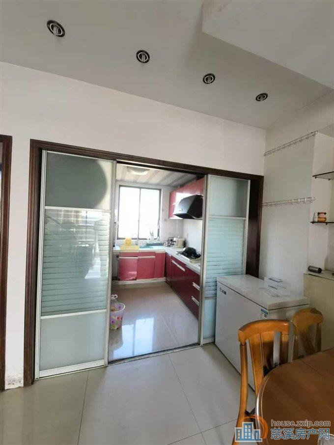 胜地名苑东区房间和杂物间