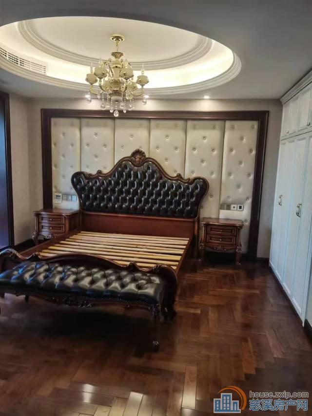 嘉景园183平豪华装有地暖228万