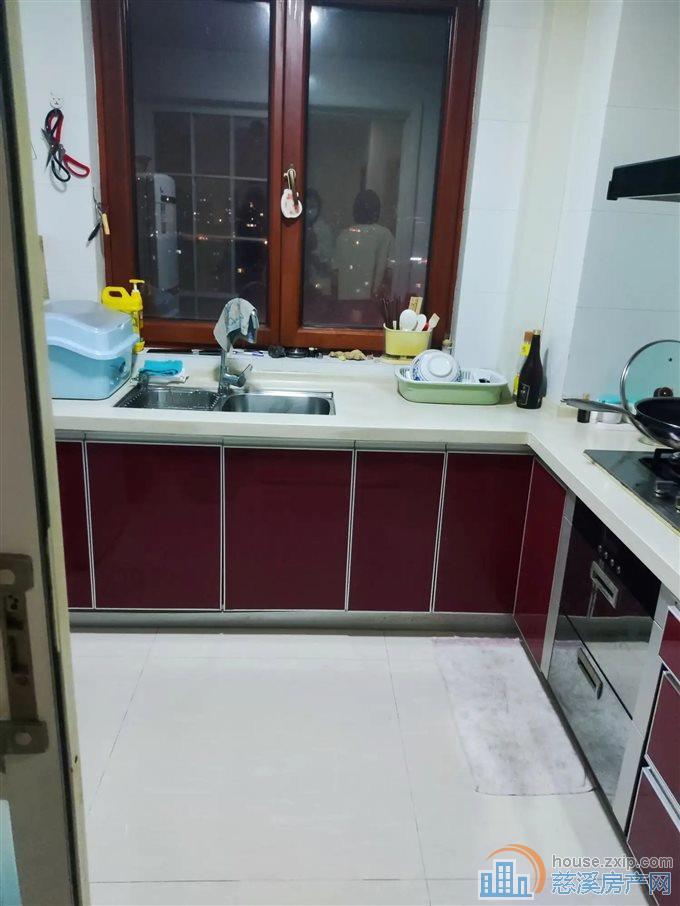 和润公寓  精装修 阳光无在读