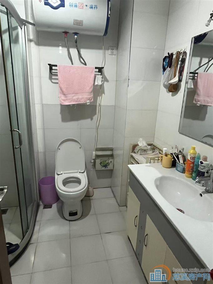 富丽湾6楼70平方精装修56万直接