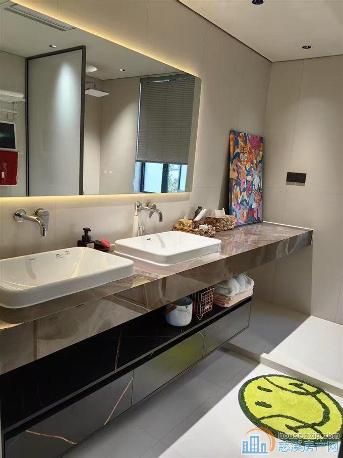 保利俯院江南洋房143平方带车位