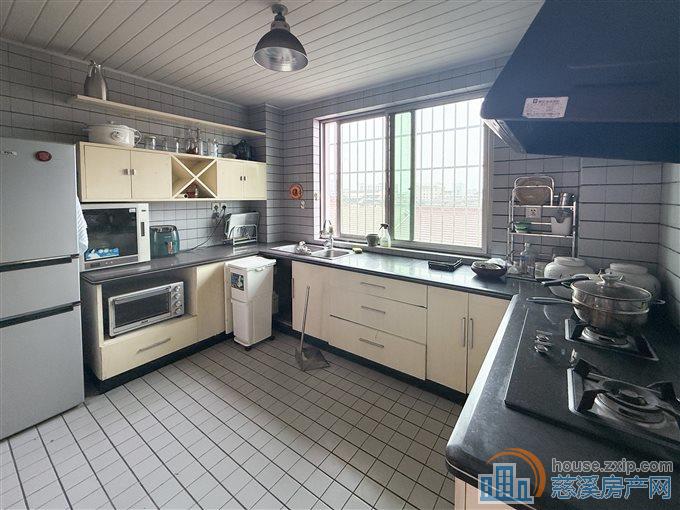 虞波北园东区 精装 送阁楼80平方 车库