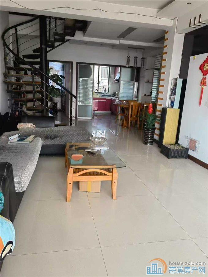 胜地名苑东区房间和杂物间