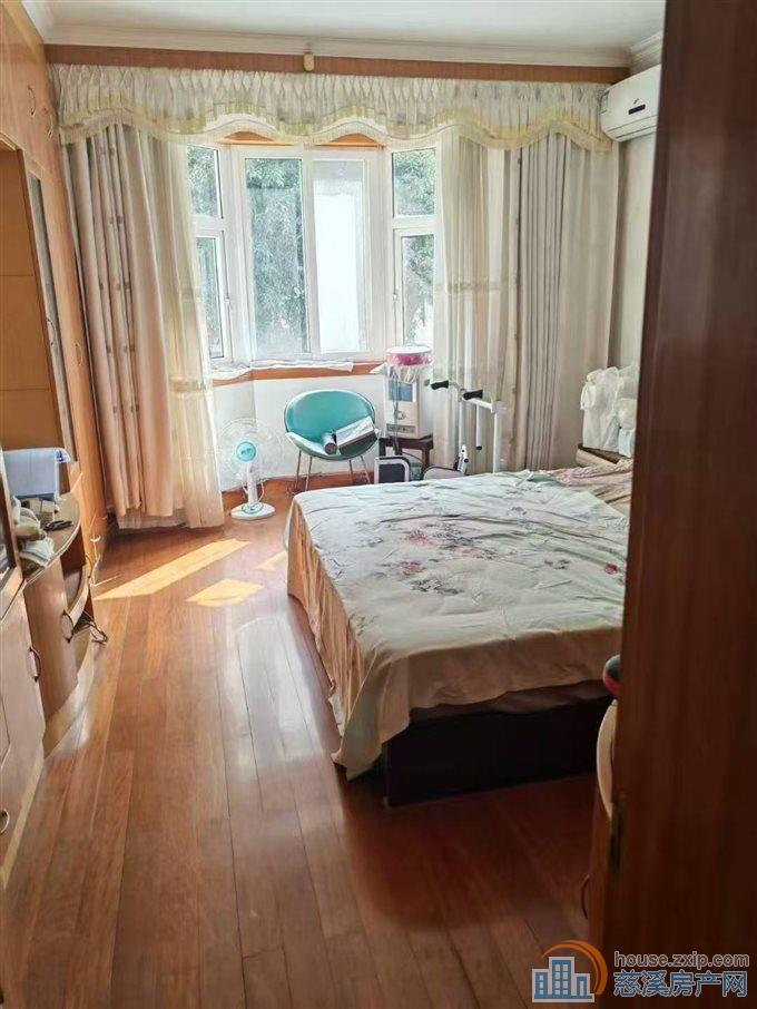 东兴苑南区一楼96平方老精装105万