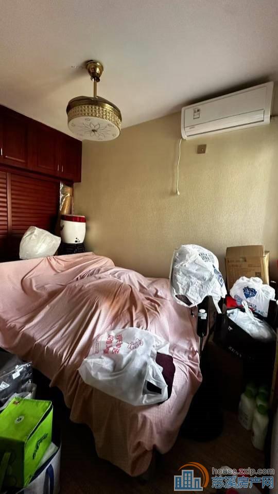 金山新村多层2楼85平架空层91万