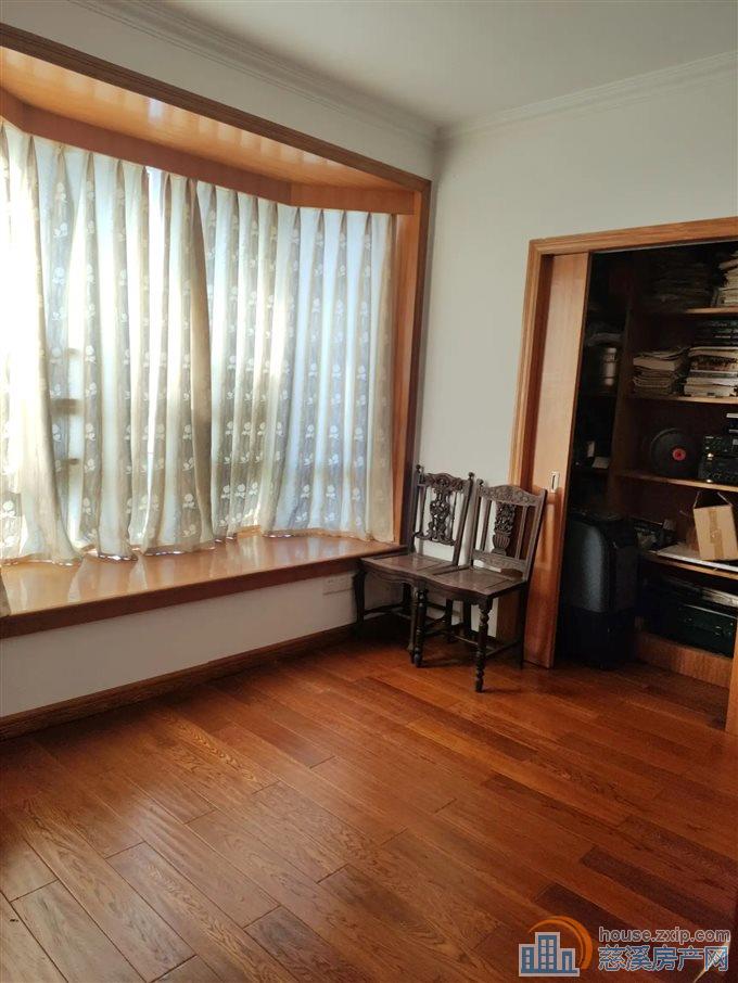 景观花苑170平158万精装带车位