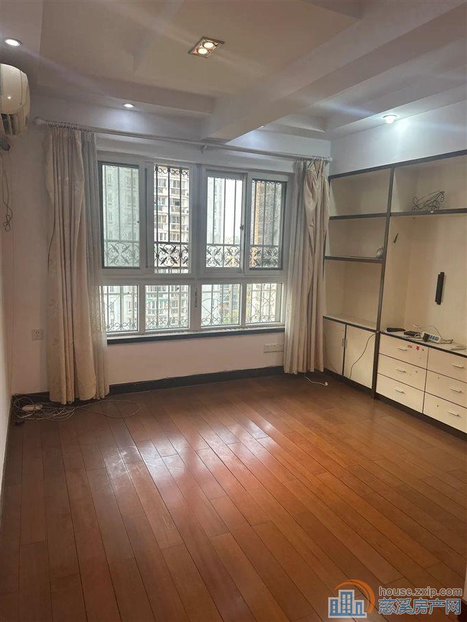 景观花苑二期 实验三小电梯房