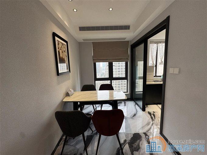 恒泰嘉景园 精装120平方155万带车位