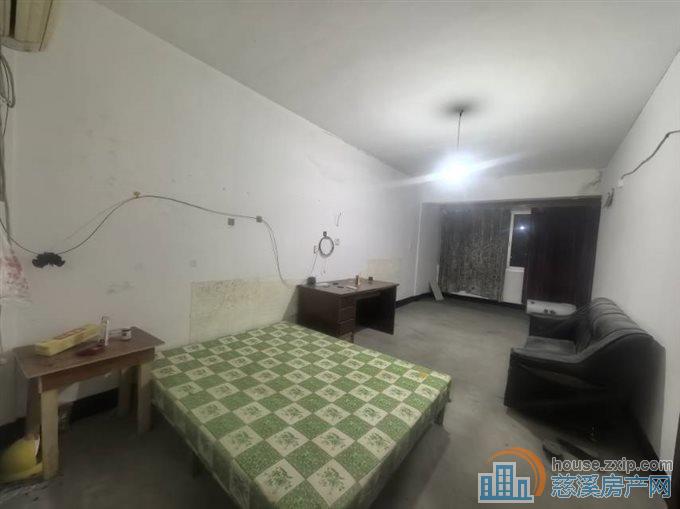 出租【大润发】附近北二环石桥头路口5楼90平方有架空层，每个月800元