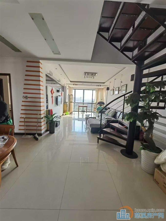 胜地名苑东区房间和杂物间