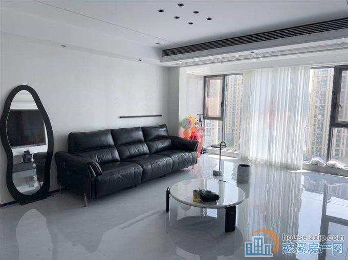 特价出售江樾潮启130平方，精装修