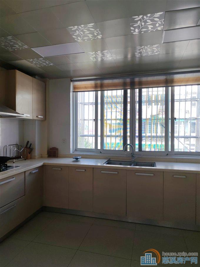 东兴苑南区137平145万带车位