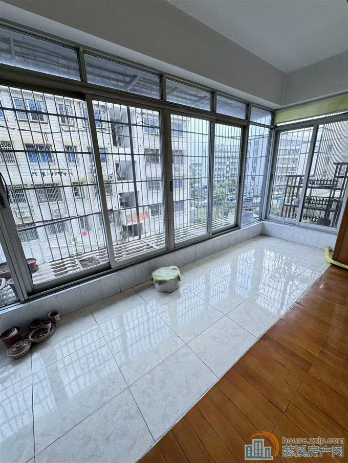 新城中心3楼126平方+自住装修106万