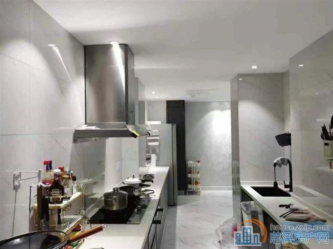 伊顿花苑黄金楼层，207平228万豪装