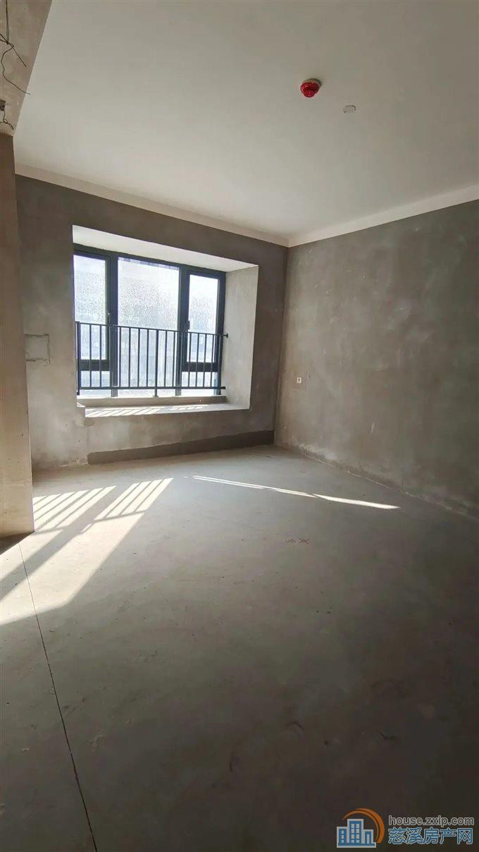 保利俯院江南 毛坯141平方170万 