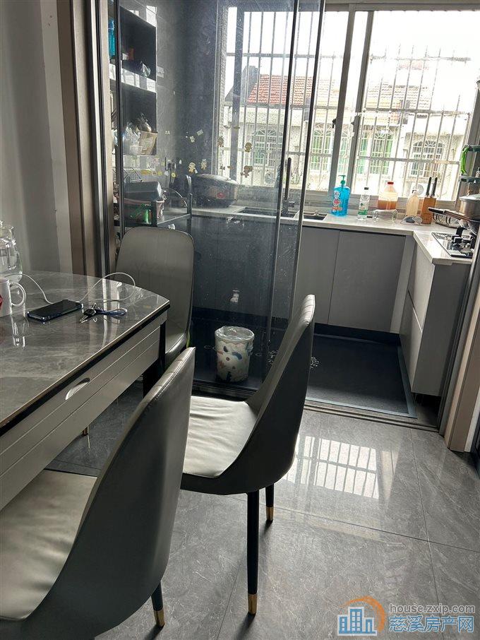 金山新村东区76平精装修85万直接