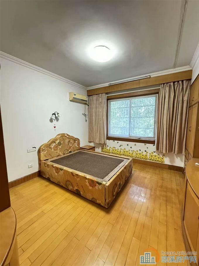 新城中心3楼126平方+自住装修106万