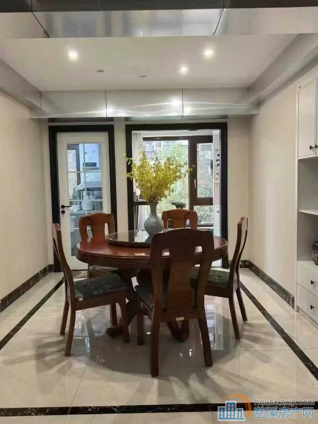 金仕华庭142平豪华装修268万送车位