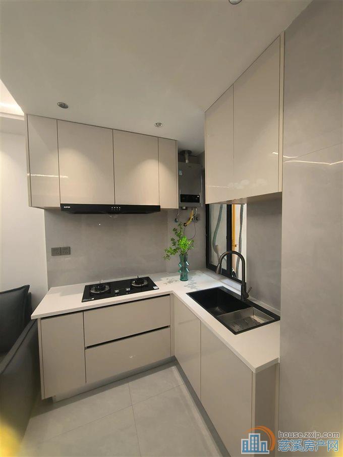 丽晶大厦62平76.8万满两年精装修