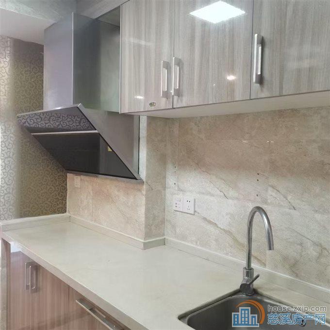 泰悦公寓61平朝南中上层精装可读书